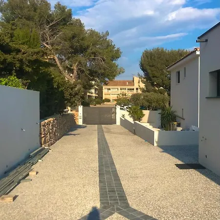 Villa D'architecte 200m2, Mer A 800m A Pied, Classee 5*, Piscine Chauffee… *