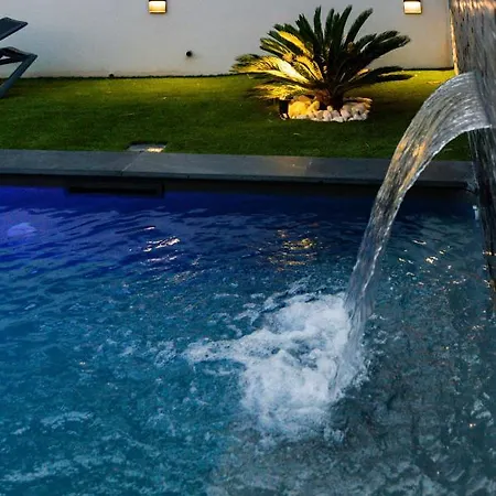 D'architecte 200m2, Mer A 800m A Pied, Classee 5*, Piscine Chauffee…