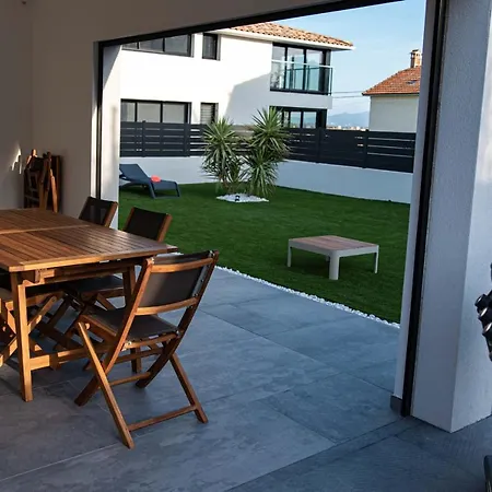 D'architecte 200m2, Mer A 800m A Pied, Classee 5*, Piscine Chauffee… Bandol