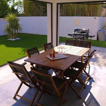 D'architecte 200m2, Mer A 800m A Pied, Classee 5*, Piscine Chauffee… Bandol