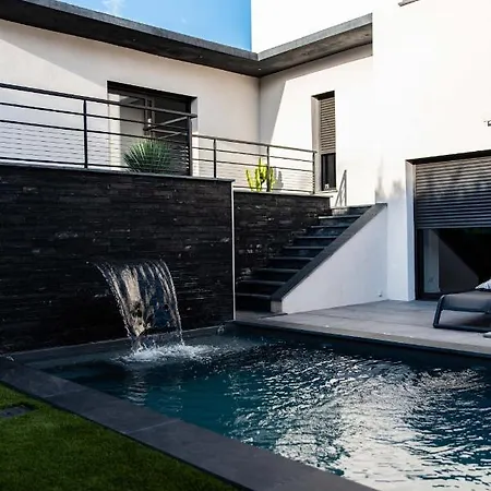 D'architecte 200m2, Mer A 800m A Pied, Classee 5*, Piscine Chauffee… * Bandol