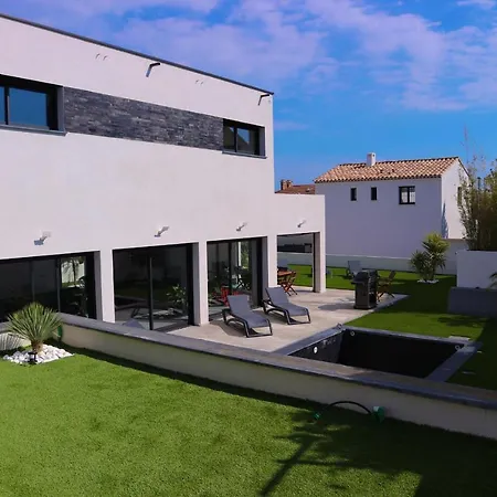 D'architecte 200m2, Mer A 800m A Pied, Classee 5*, Piscine Chauffee… Bandol