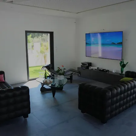 Villa D'architecte 200m2, Mer A 800m A Pied, Classee 5*, Piscine Chauffee… Bandol