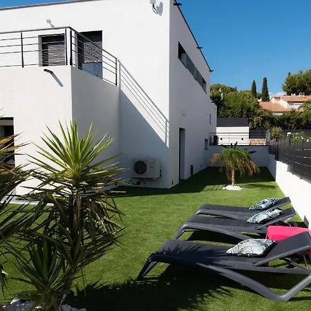 D'architecte 200m2, Mer A 800m A Pied, Classee 5*, Piscine Chauffee… Villa *